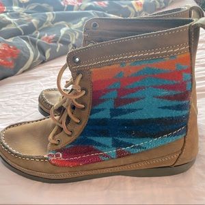 2568 Samosa Pendleton Wool Southwest Print Lace-Up Boots